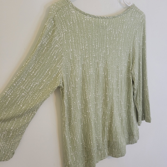 Koolaburra by UGG Green and White Rayon 3/4 Sleeve Top Small - Picture 11 of 12